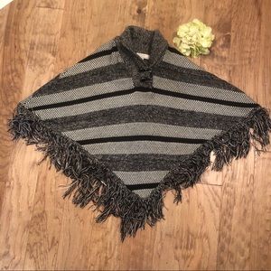 Black and White Carolyn Taylor knit poncho